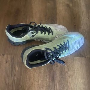ON CloudFlow Running Shoes, Sz 10 Women’s